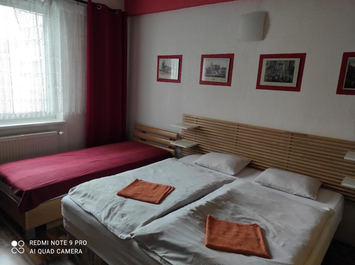 Red Apartment Pressburg Exterior foto